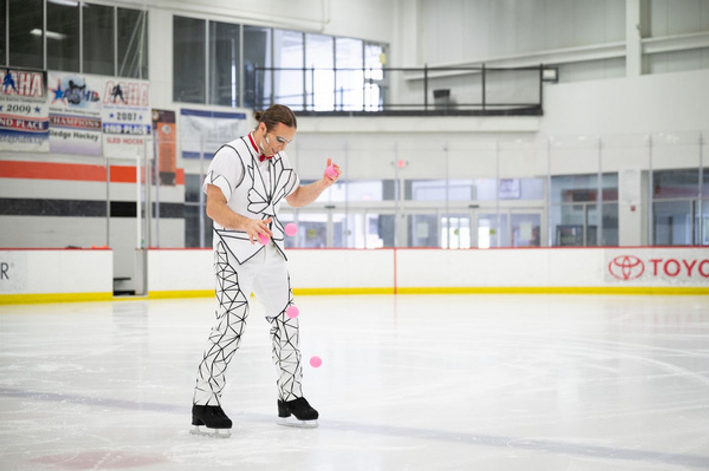 Photos: Cirque Du Soleil's CRYSTAL Cast Members Meet Flyers Mascot, Gritty Photos: Cirque Du Soleil's CRYSTAL Cast Members Meet Flyers Mascot, Gritty Image