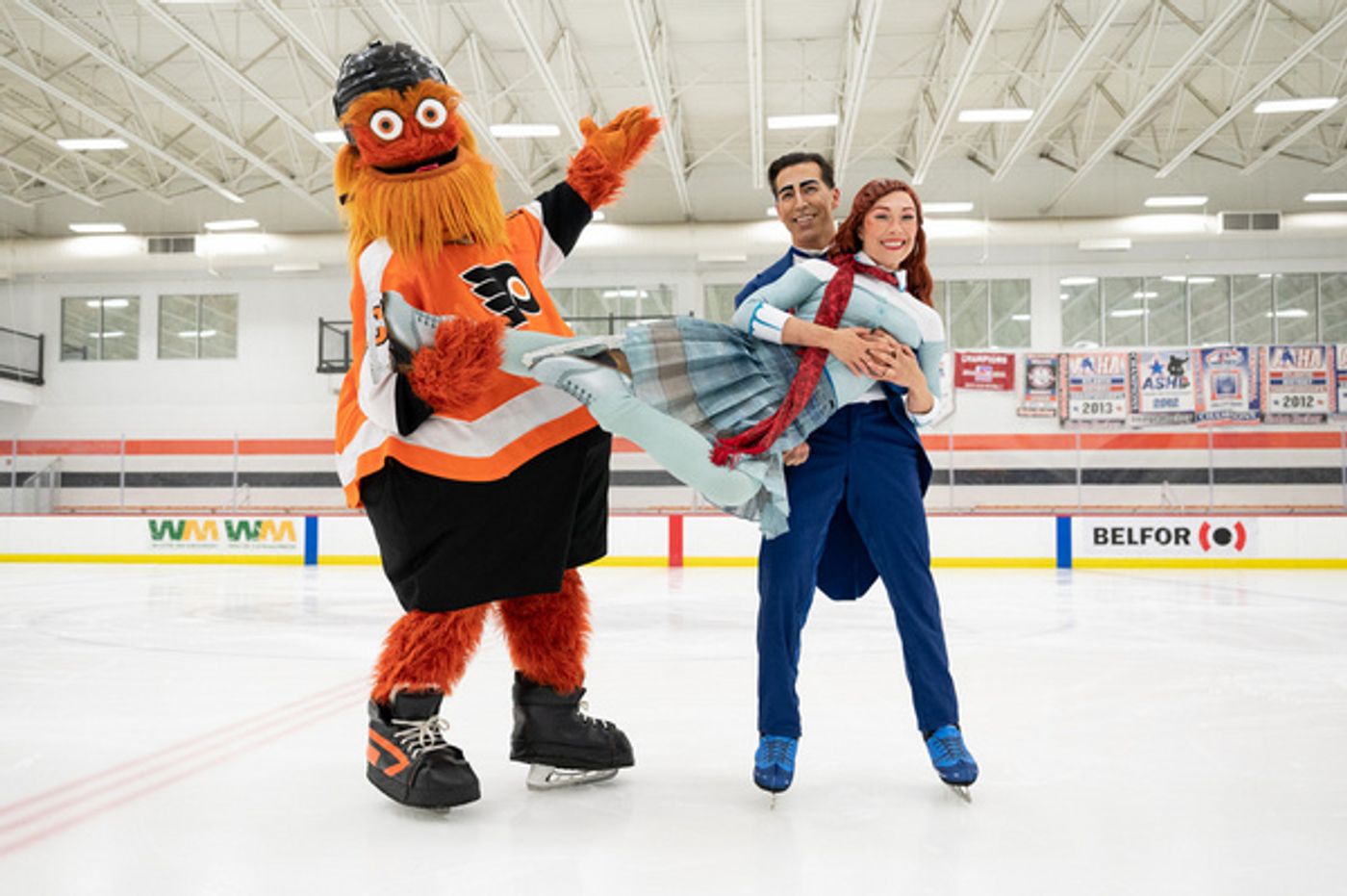 Photos: Cirque Du Soleil's CRYSTAL Cast Members Meet Flyers Mascot, Gritty Photos: Cirque Du Soleil's CRYSTAL Cast Members Meet Flyers Mascot, Gritty Image