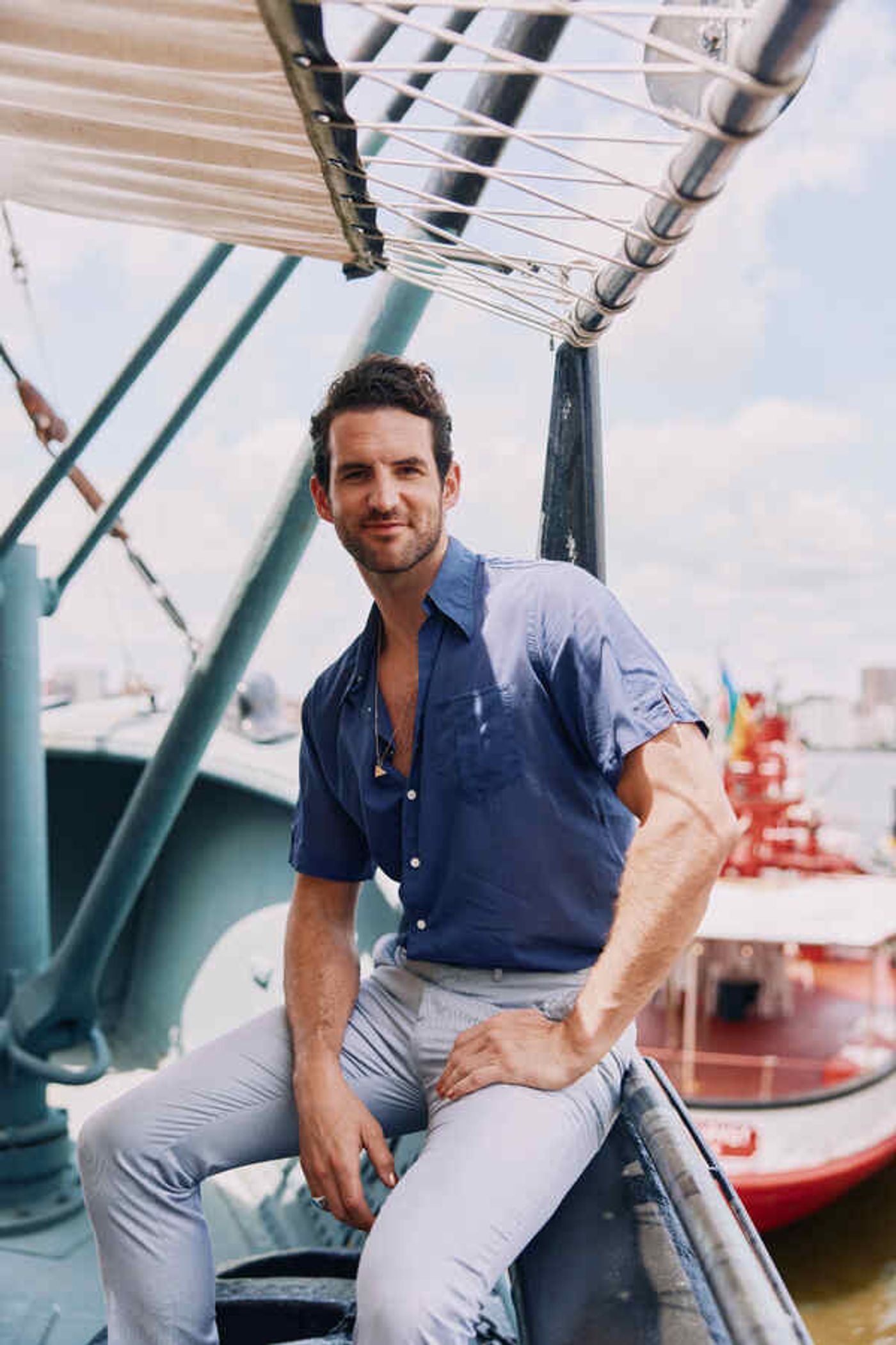 Photos: Meet the Cast of TITANIQUE In New Nautical Portraits  Image