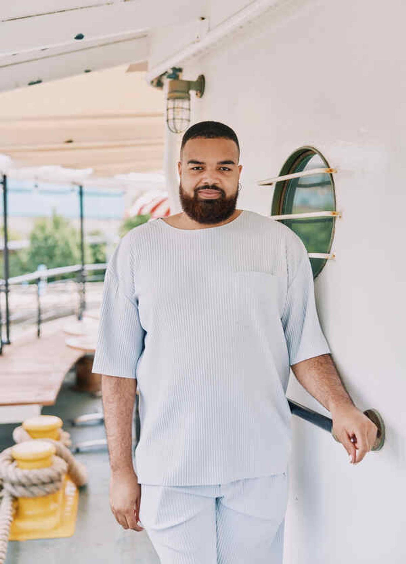 Photos: Meet the Cast of TITANIQUE In New Nautical Portraits  Image