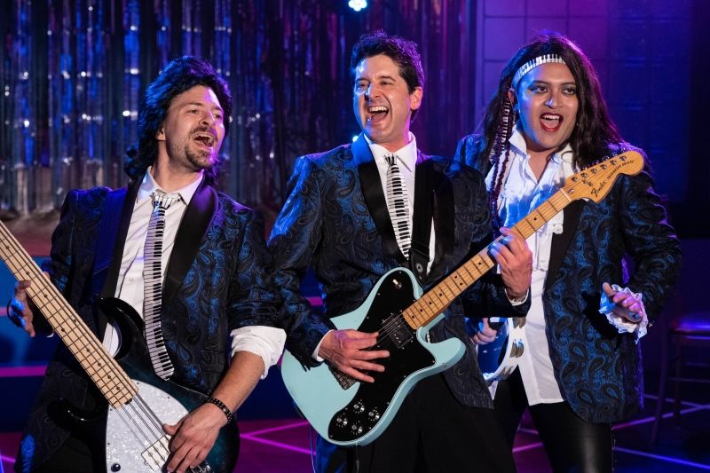 Review: THE WEDDING SINGER at Town Hall Arts Center  Image