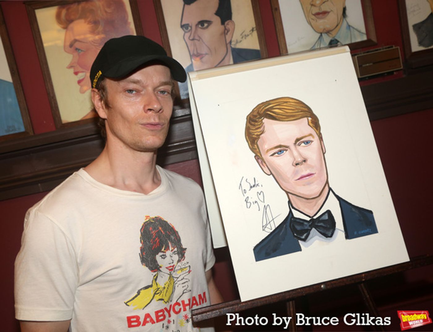 Photos: Alfie Allen Receives Portrait at Sardis  Image