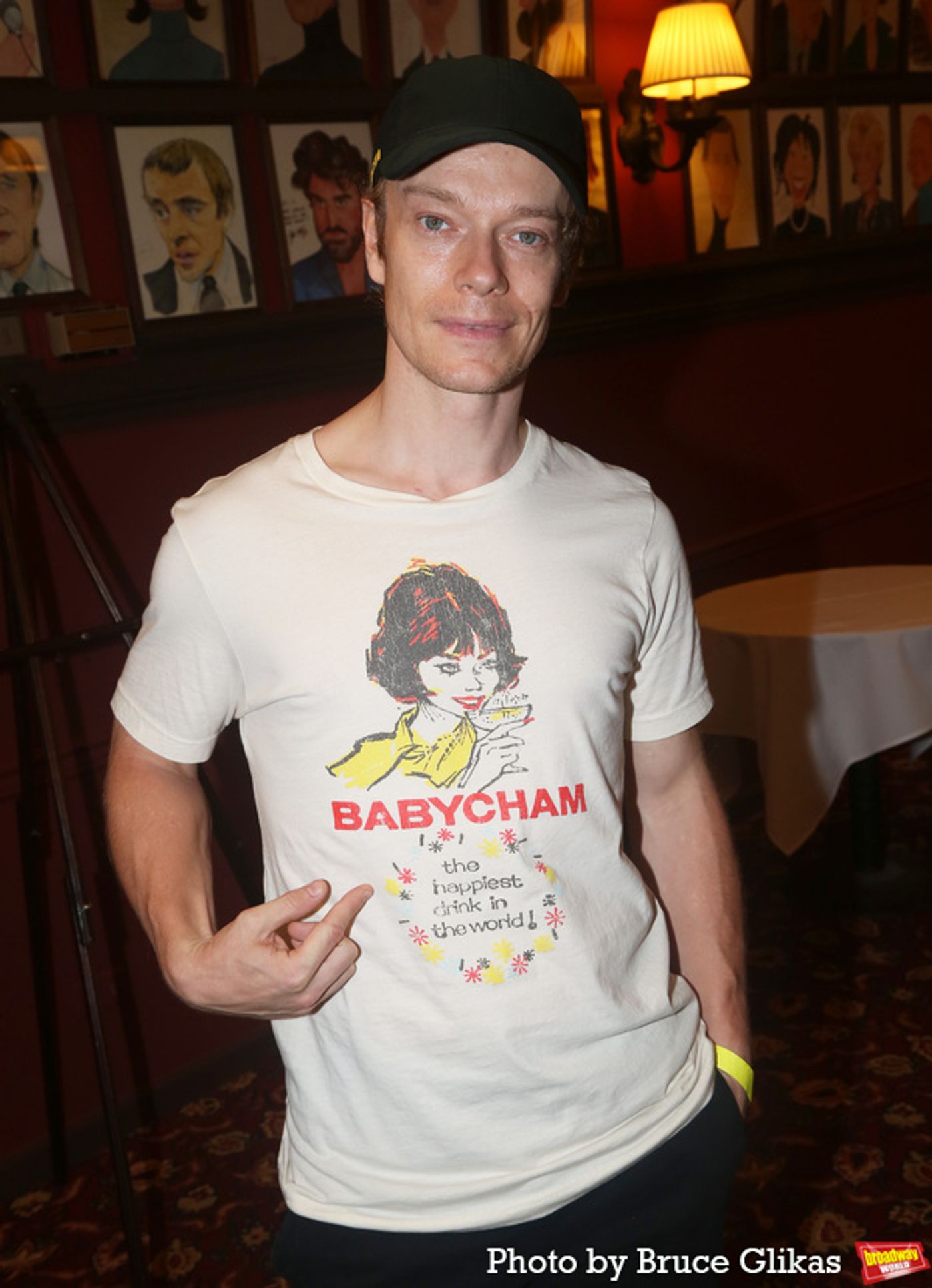 Photos: Alfie Allen Receives Portrait at Sardis  Image