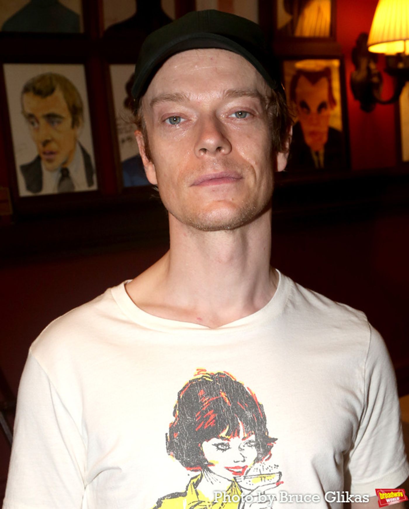 Photos: Alfie Allen Receives Portrait at Sardis  Image
