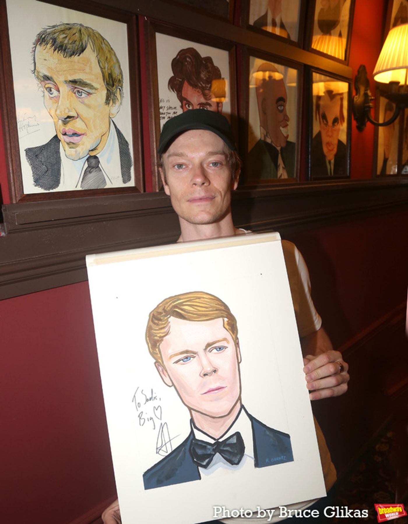 Photos: Alfie Allen Receives Portrait at Sardis  Image