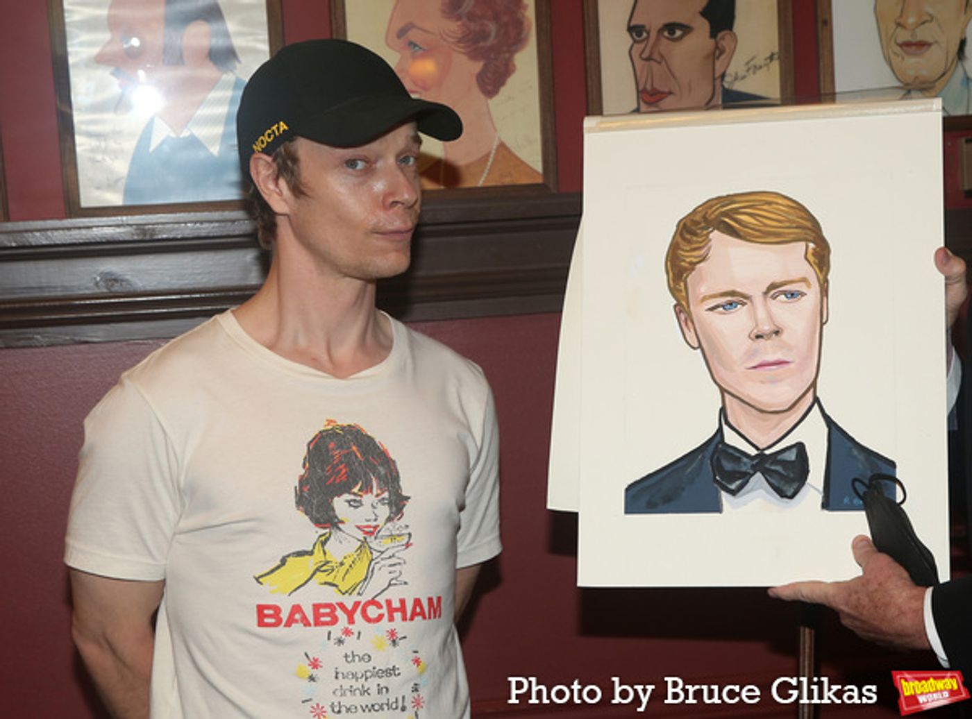Photos: Alfie Allen Receives Portrait at Sardis  Image