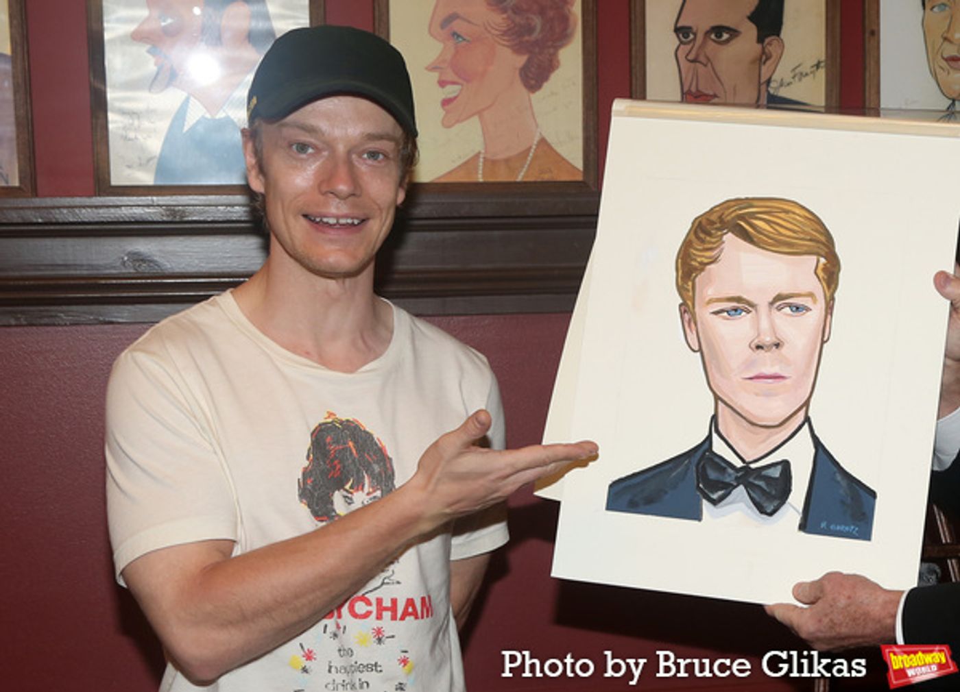 Photos: Alfie Allen Receives Portrait at Sardis  Image