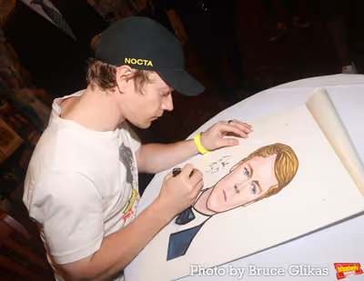 Alfie Allen  Photo
