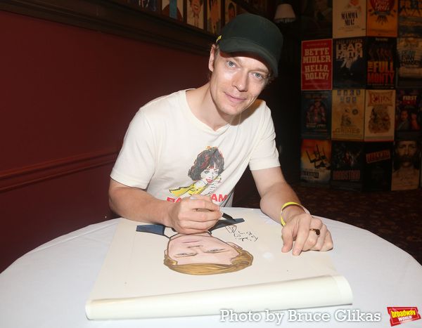 Alfie Allen  Photo