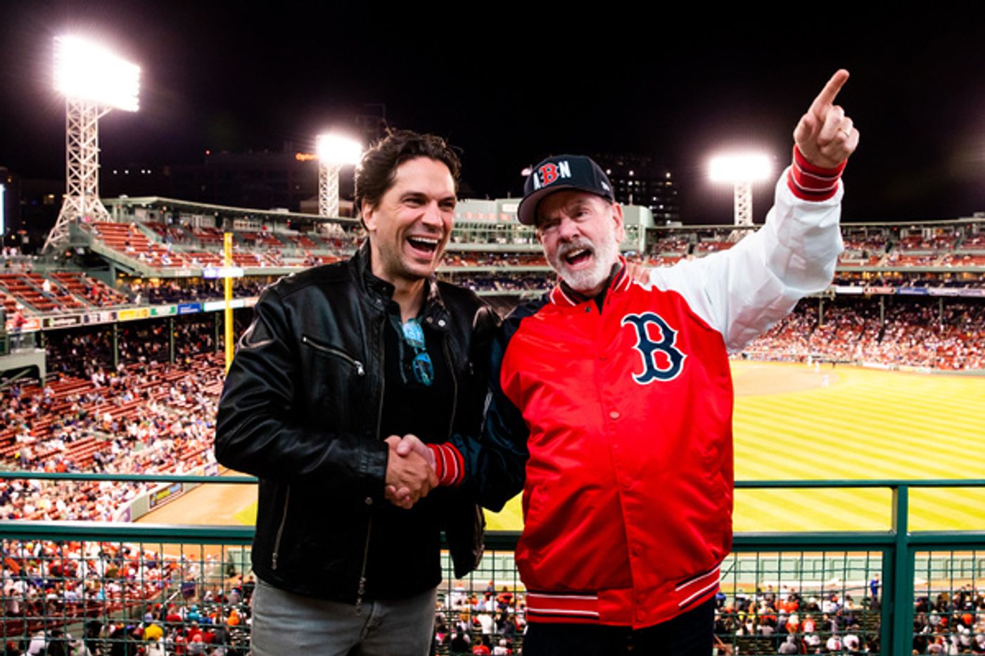 Photos & Video: Neil Diamond & the Cast of A BEAUTIFUL NOISE Perform 'Sweet Caroline' at the Red Sox Game  Image