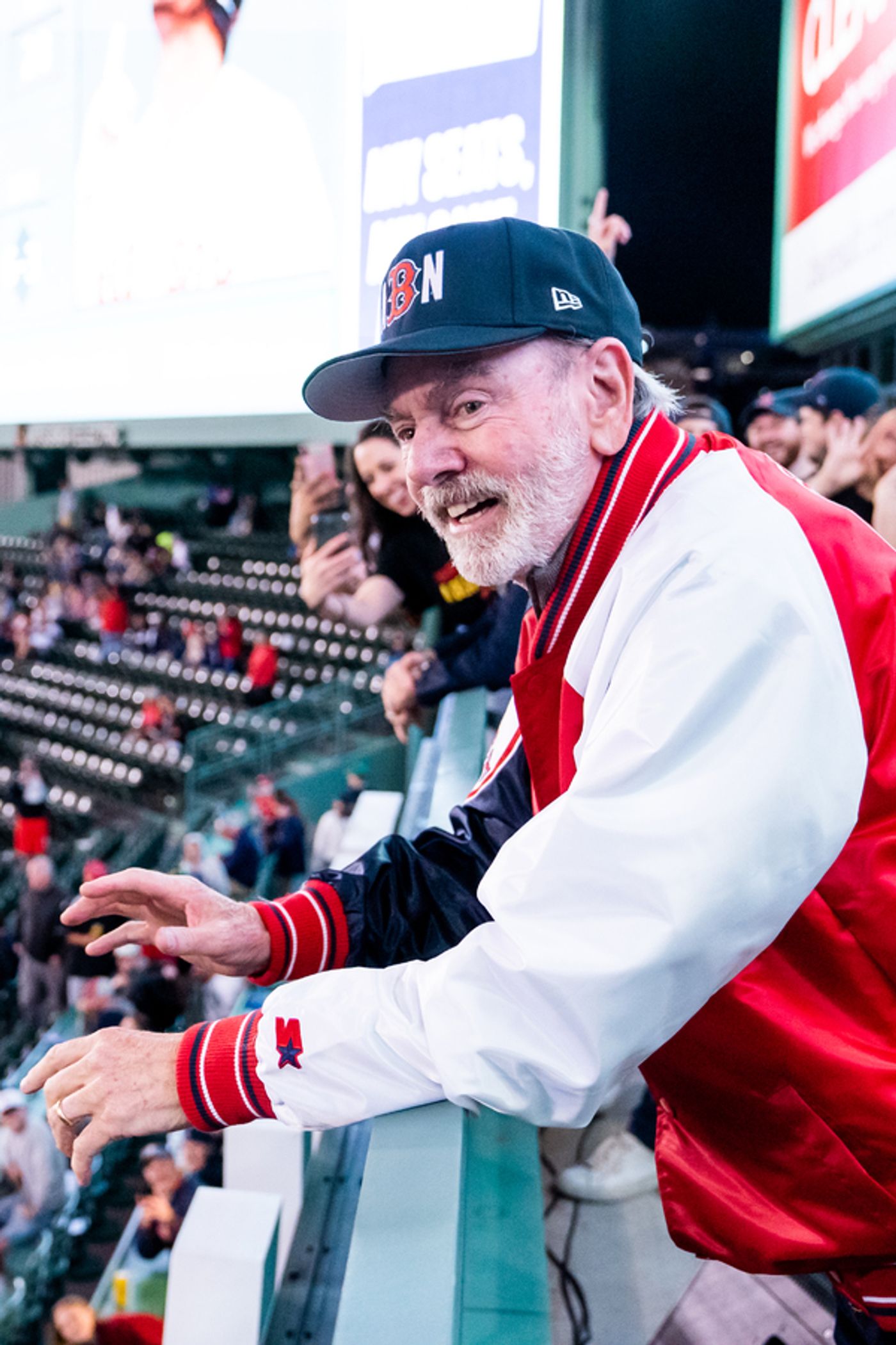 Photos & Video: Neil Diamond & the Cast of A BEAUTIFUL NOISE Perform 'Sweet Caroline' at the Red Sox Game  Image