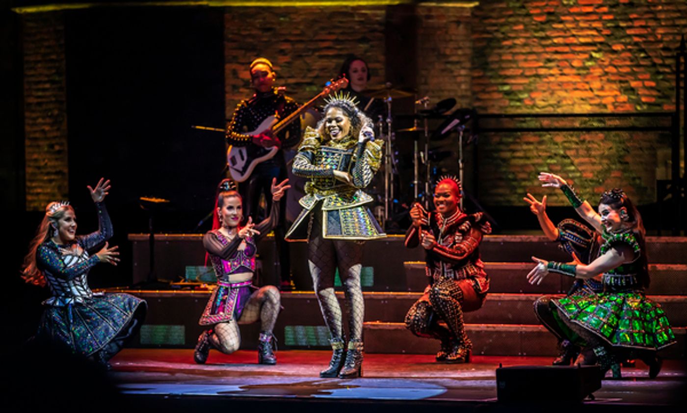 Photos: The Cast of SIX Performs at Hampton Court Palace  Image