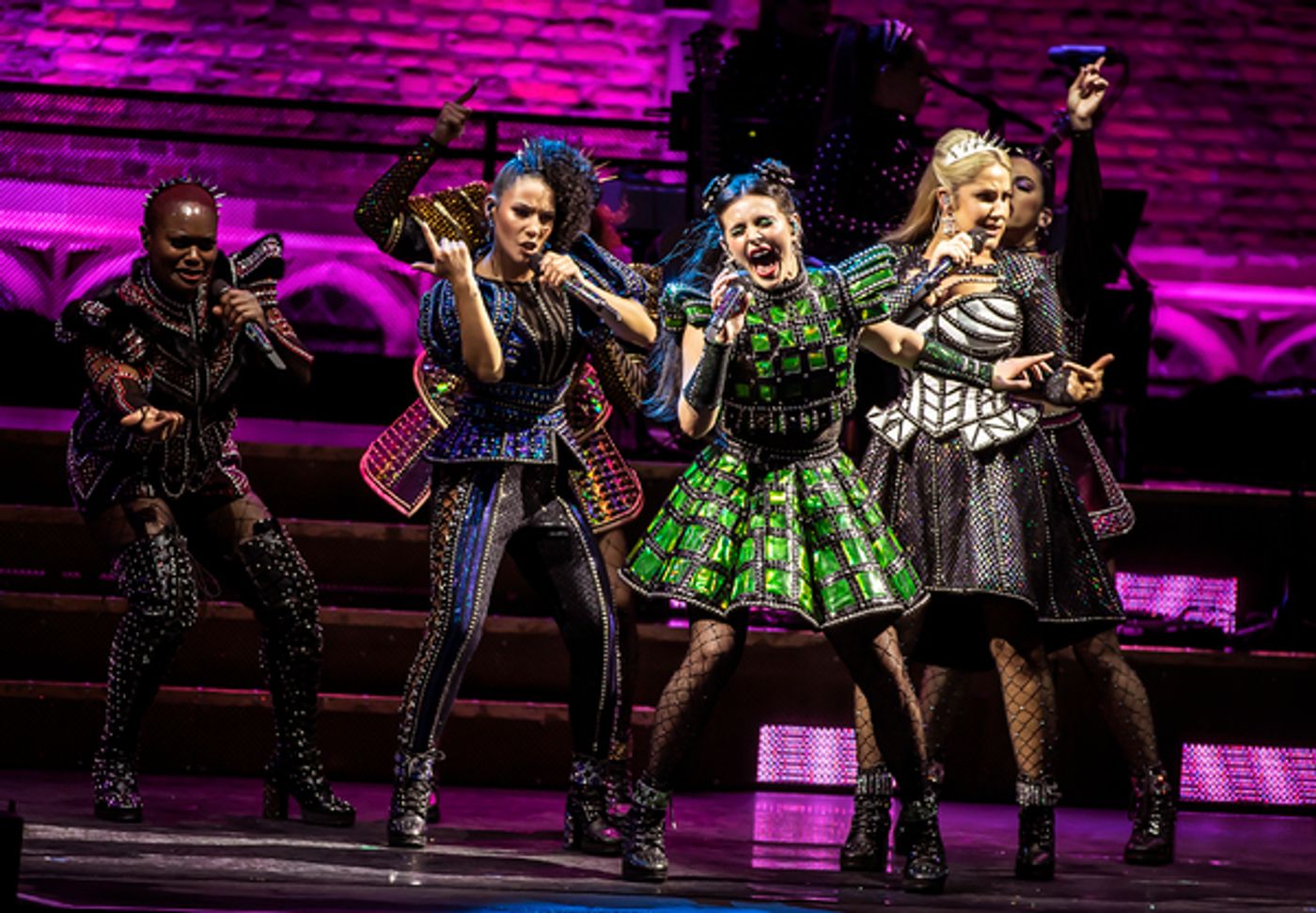 Photos: The Cast of SIX Performs at Hampton Court Palace  Image