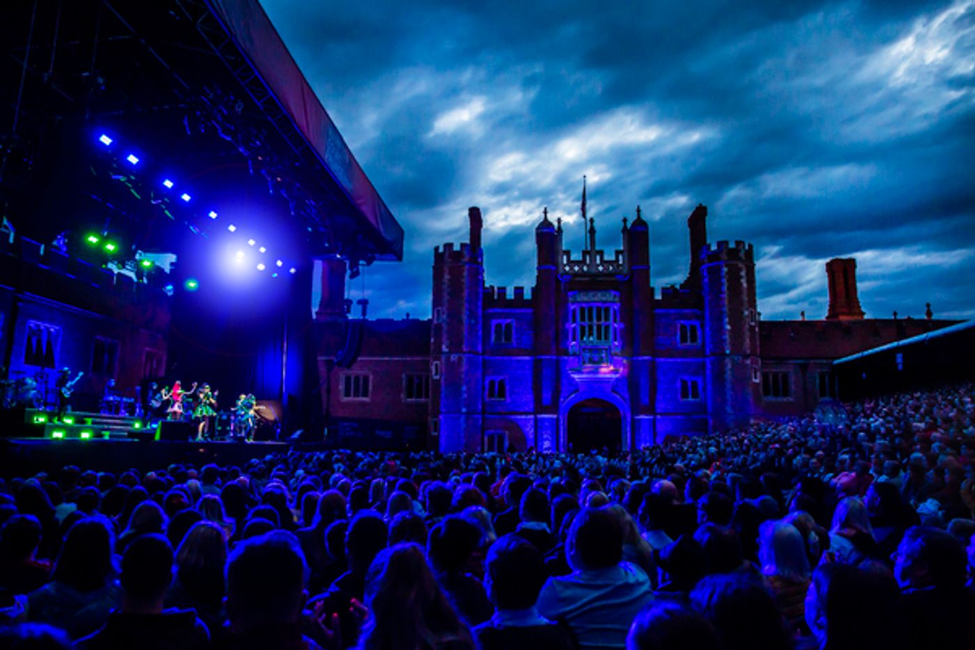 Photos: The Cast of SIX Performs at Hampton Court Palace  Image