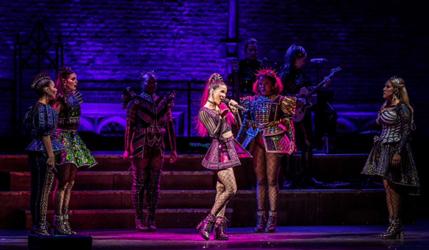 Photos: The Cast of SIX Performs at Hampton Court Palace  Image