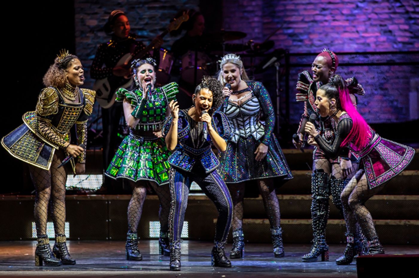 Photos: The Cast of SIX Performs at Hampton Court Palace  Image