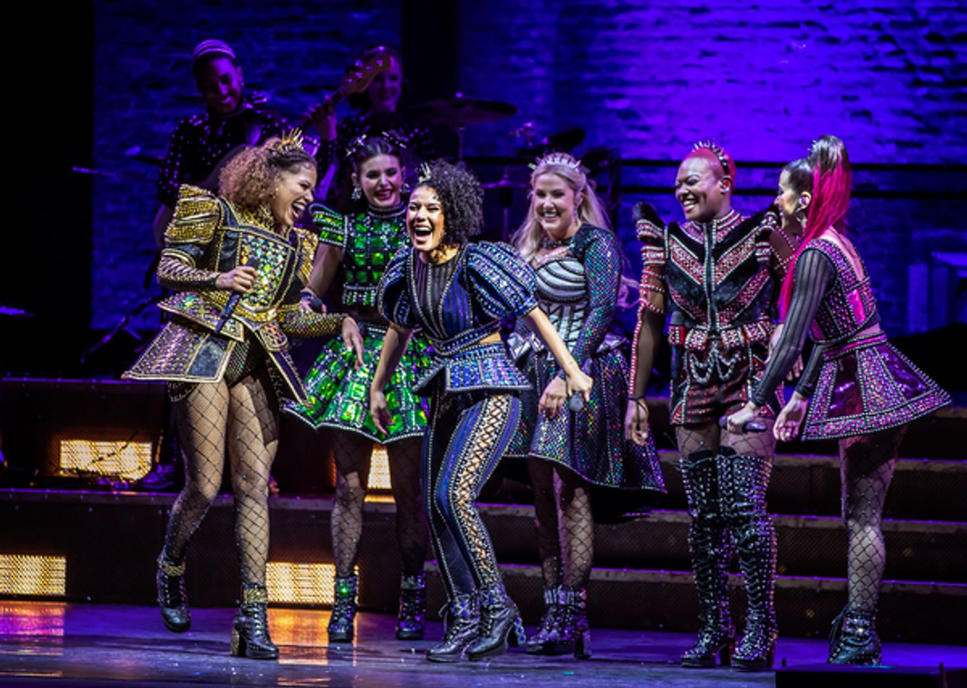 Photos: The Cast of SIX Performs at Hampton Court Palace  Image