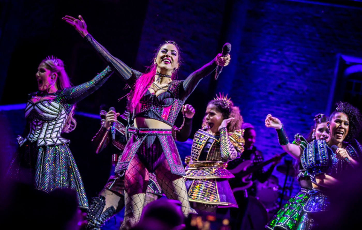 Photos: The Cast of SIX Performs at Hampton Court Palace  Image