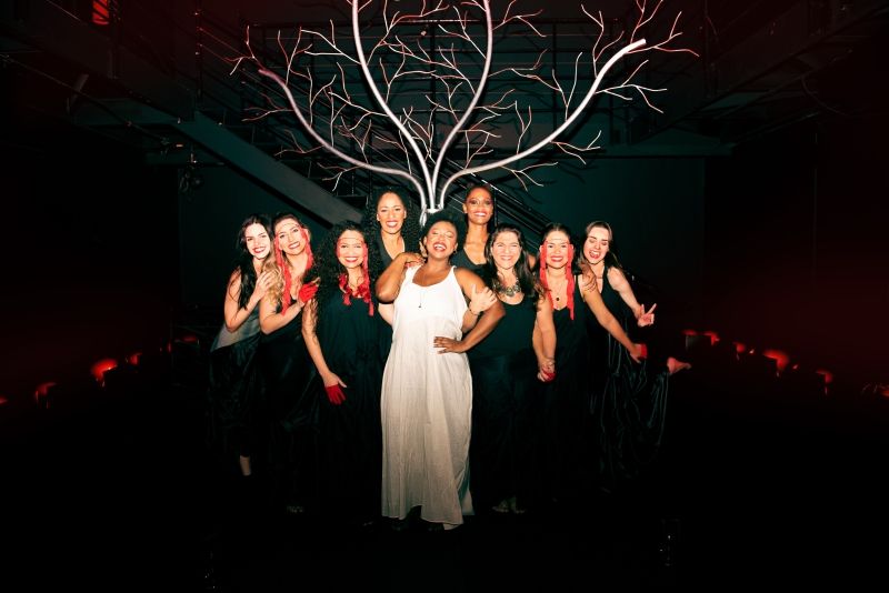 Proposing Discussions About the Feminine Being AZAFAMA Premiere at SP Escola de Teatro  Image