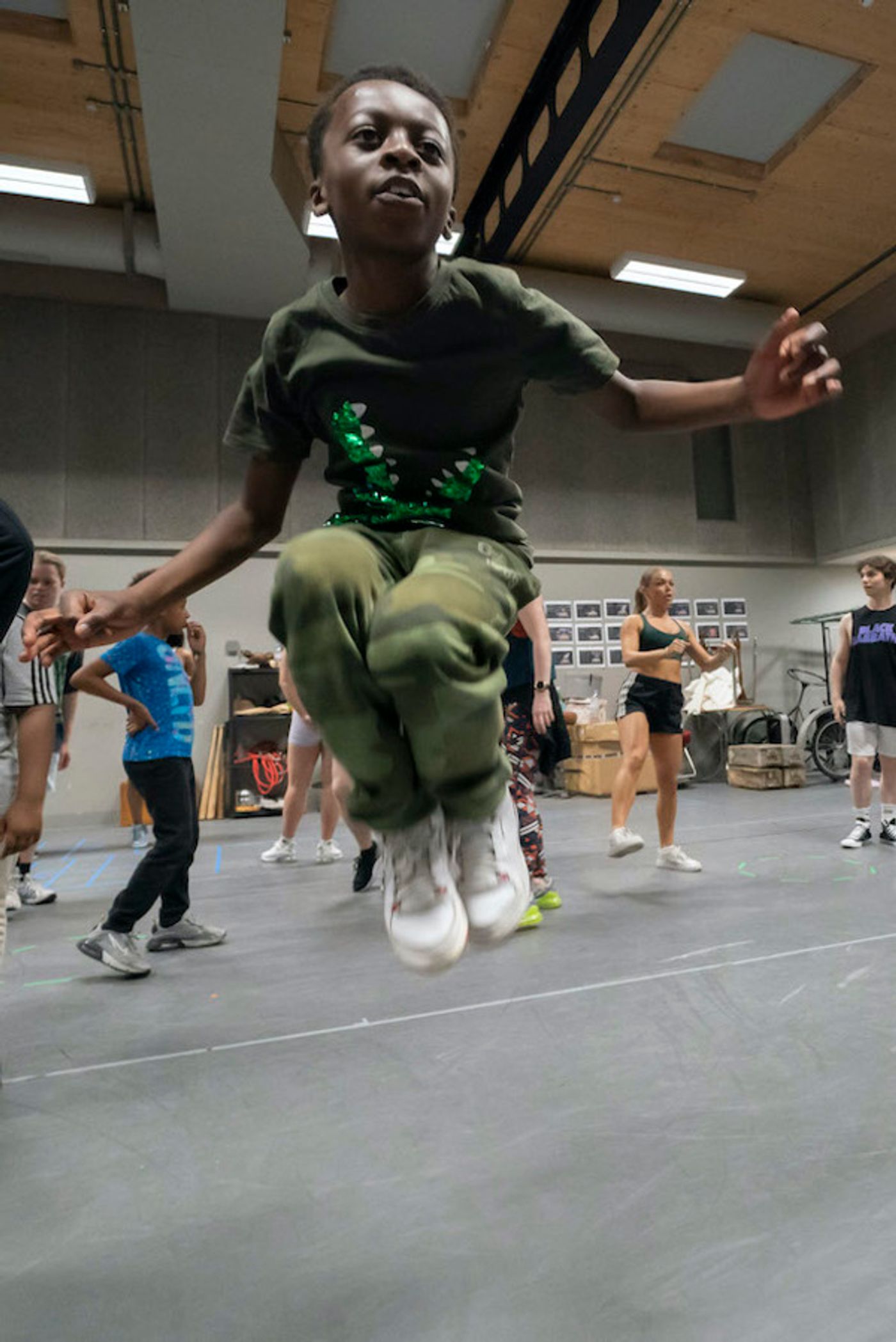 Photos: Inside Rehearsals For BUGSY MALONE at Theatre Royal Bath  Image