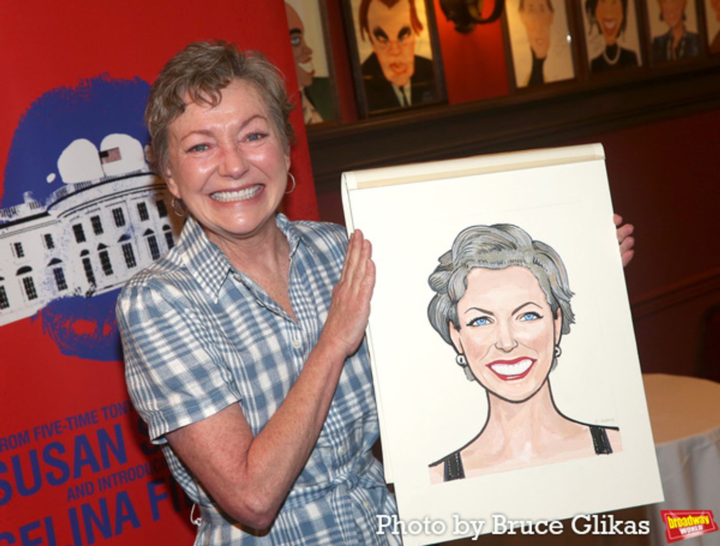 Photos: Julie White Receives Her Portrait at Sardi's  Image