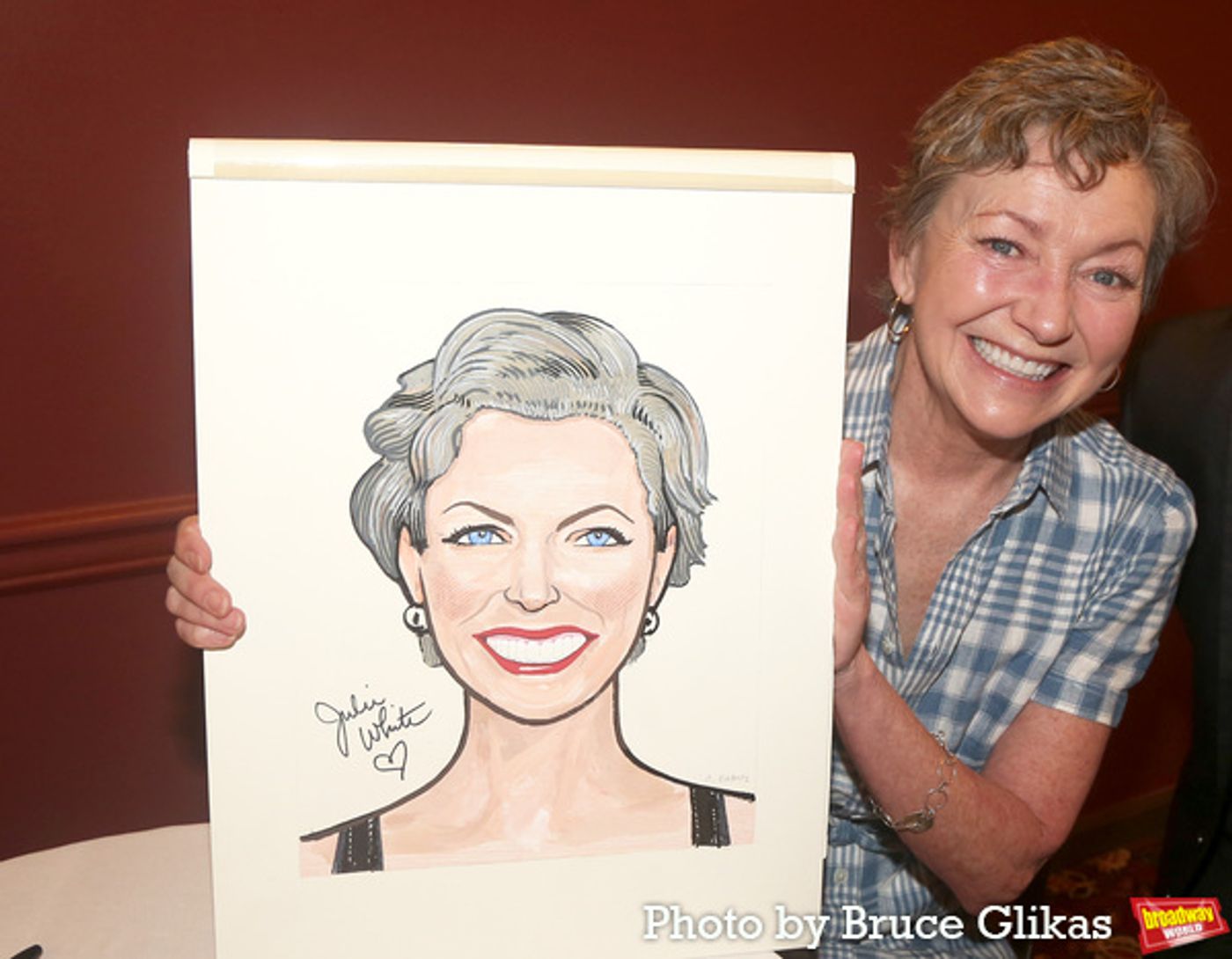 Photos: Julie White Receives Her Portrait at Sardi's  Image