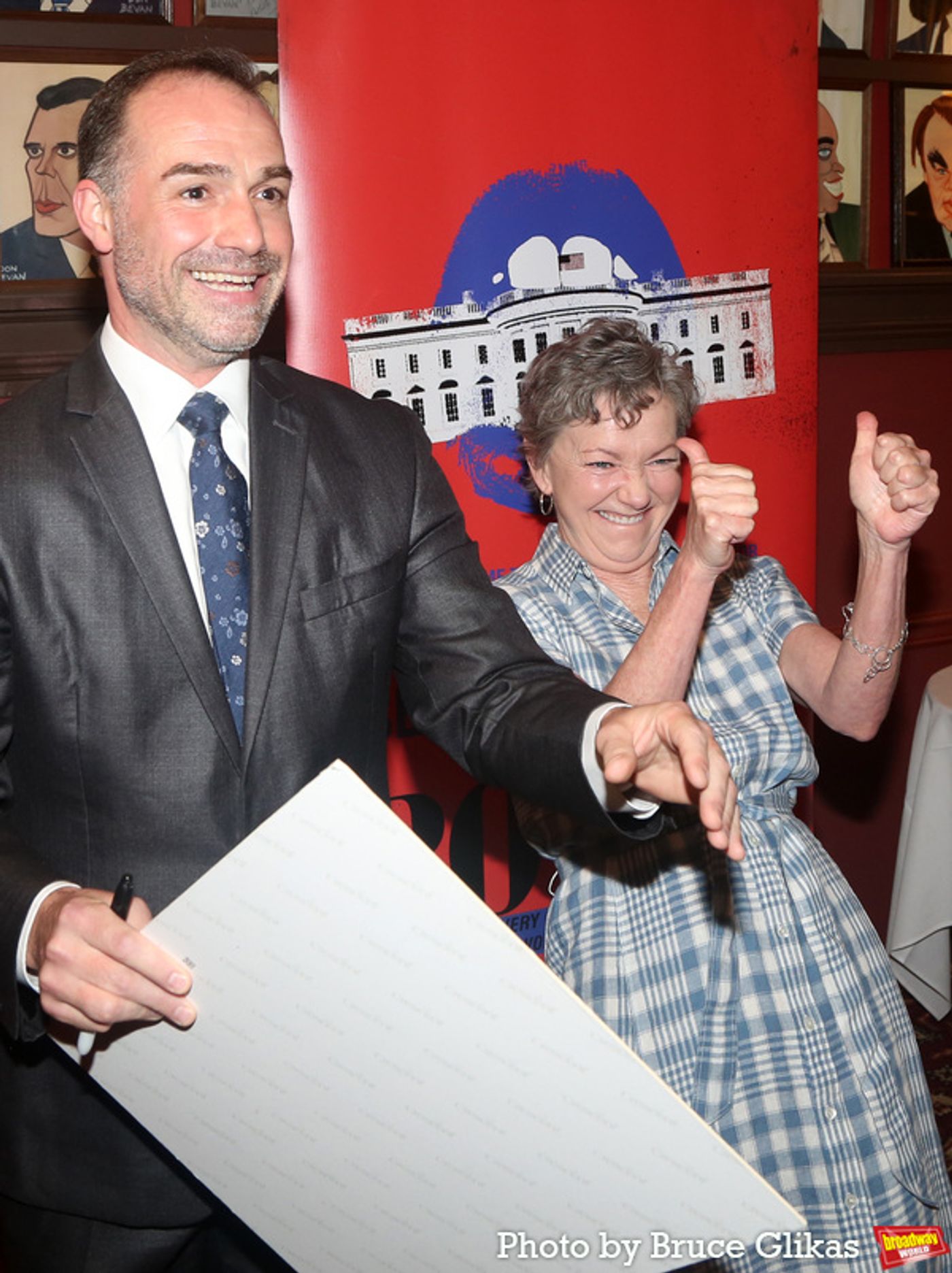 Photos: Julie White Receives Her Portrait at Sardi's Photos: Julie White Receives Her Portrait at Sardi's Image