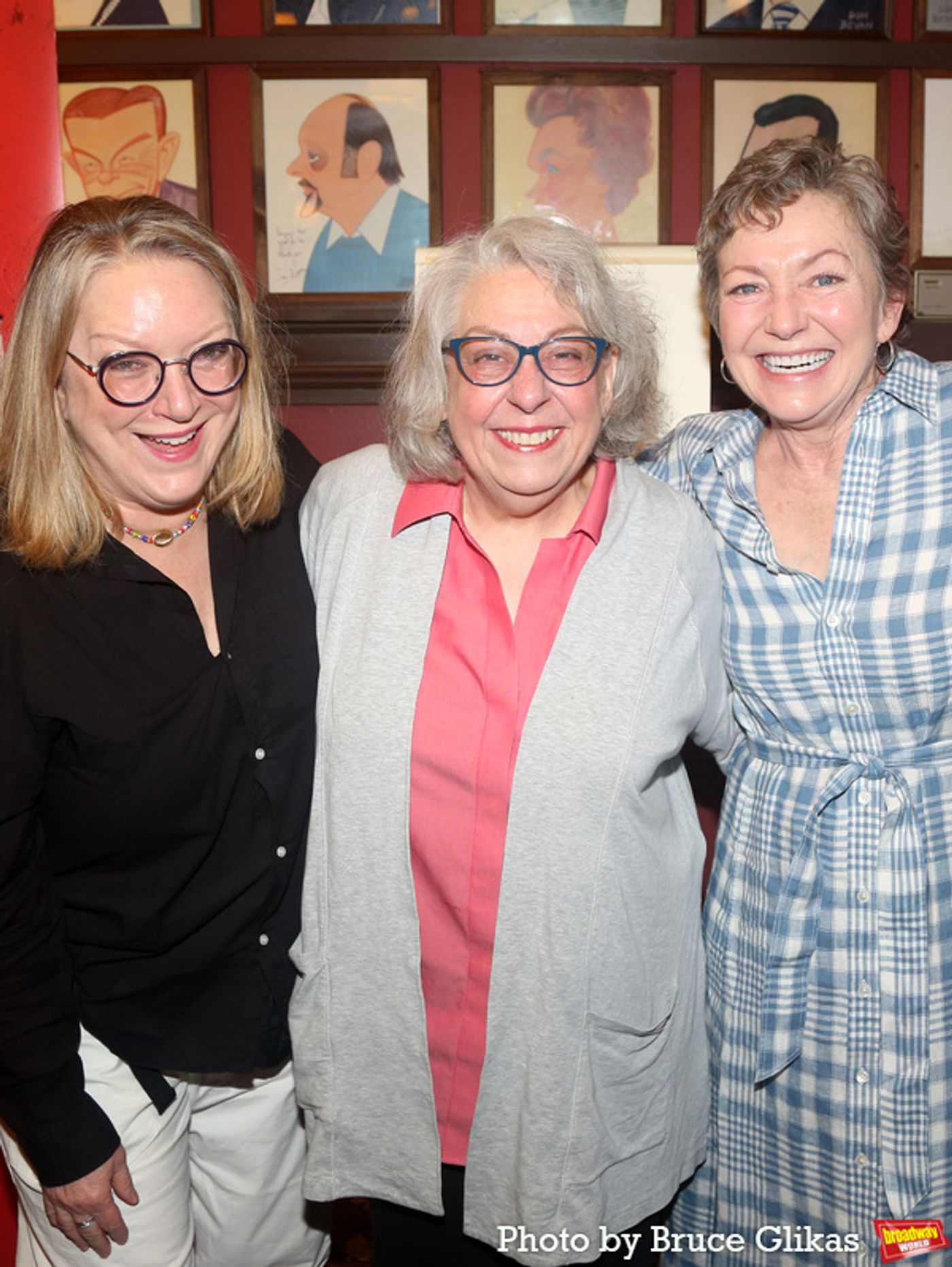 Photos: Julie White Receives Her Portrait at Sardi's Photos: Julie White Receives Her Portrait at Sardi's Image