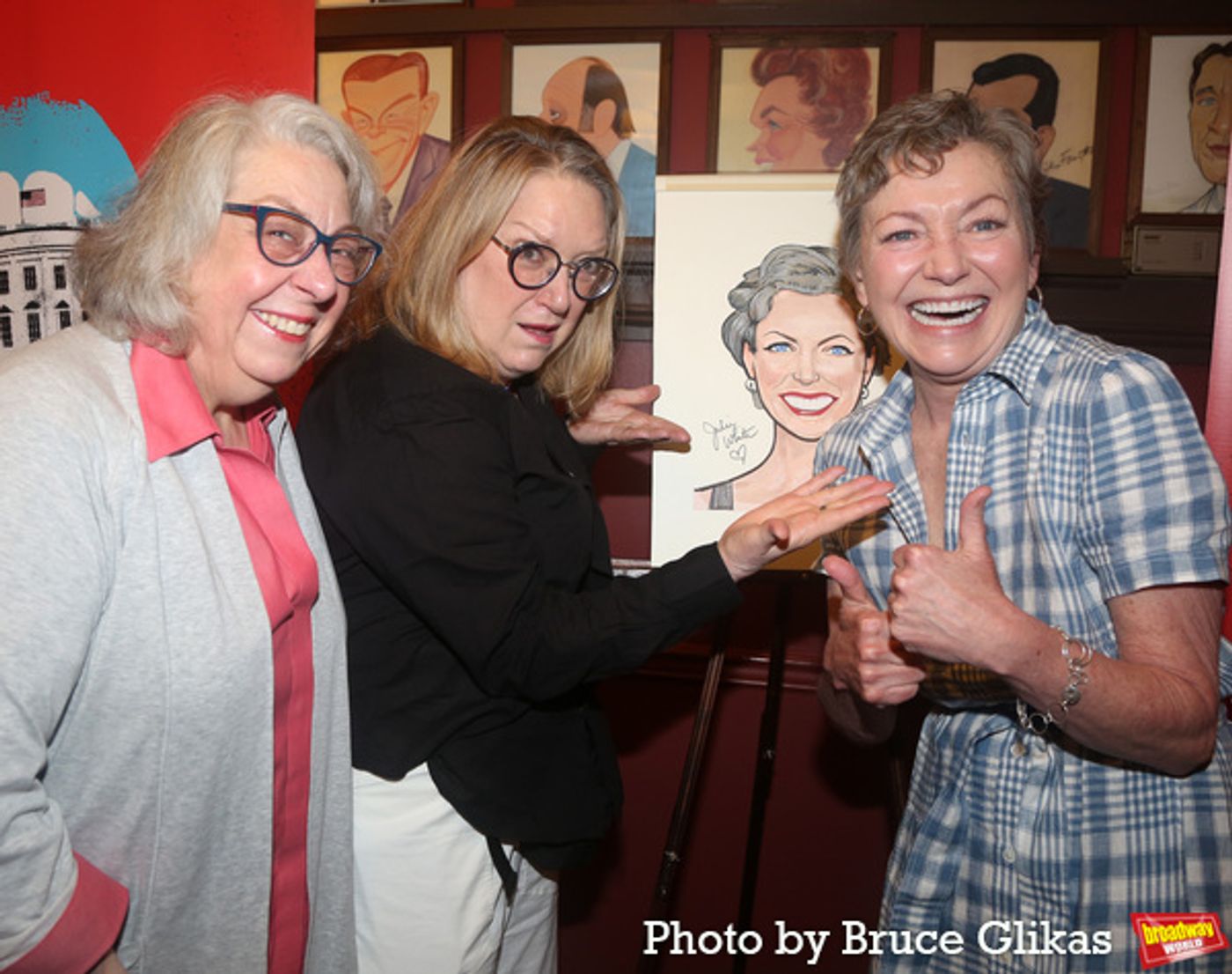 Photos: Julie White Receives Her Portrait at Sardi's Photos: Julie White Receives Her Portrait at Sardi's Image