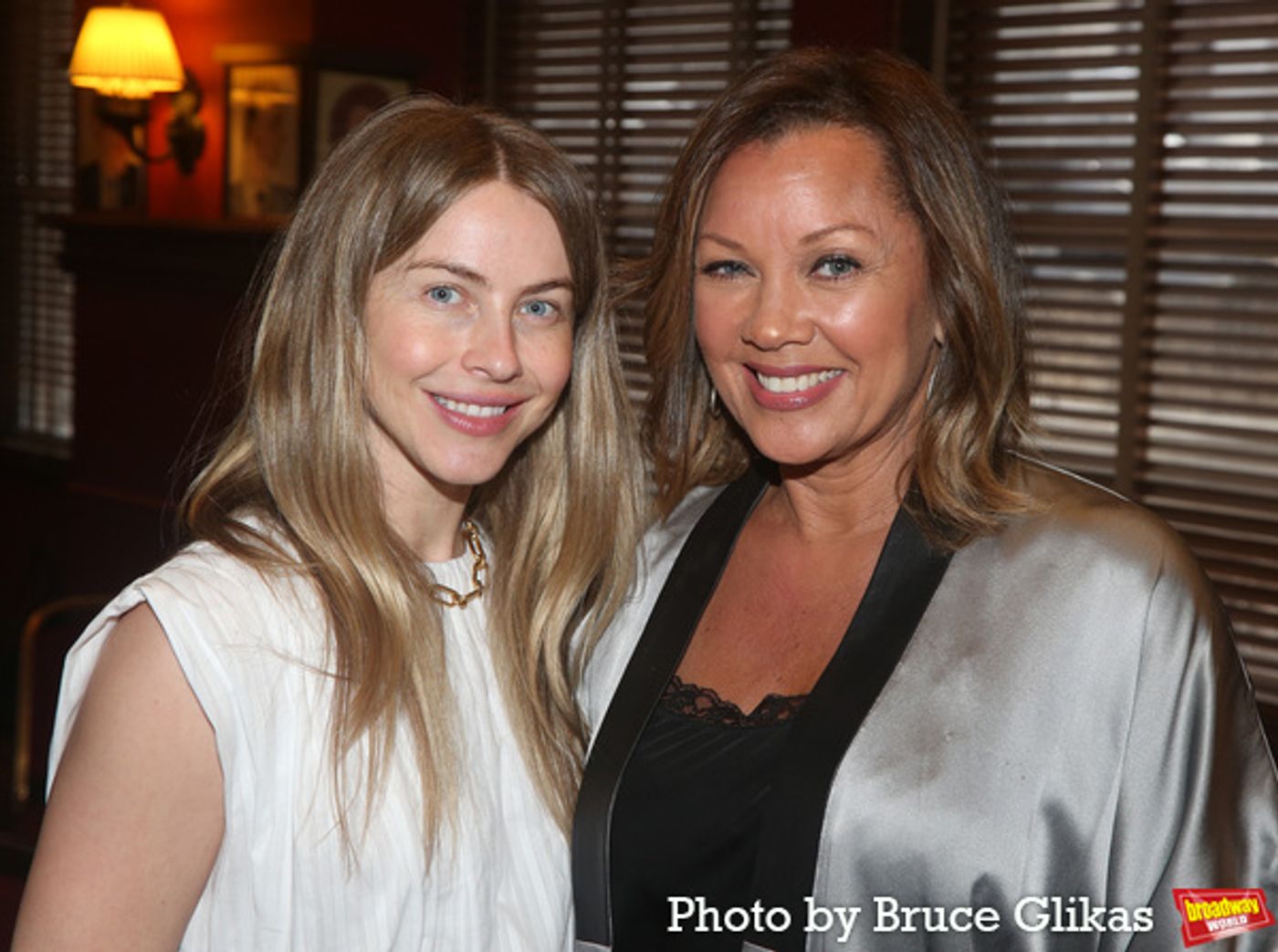 Photos: Julie White Receives Her Portrait at Sardi's Photos: Julie White Receives Her Portrait at Sardi's Image