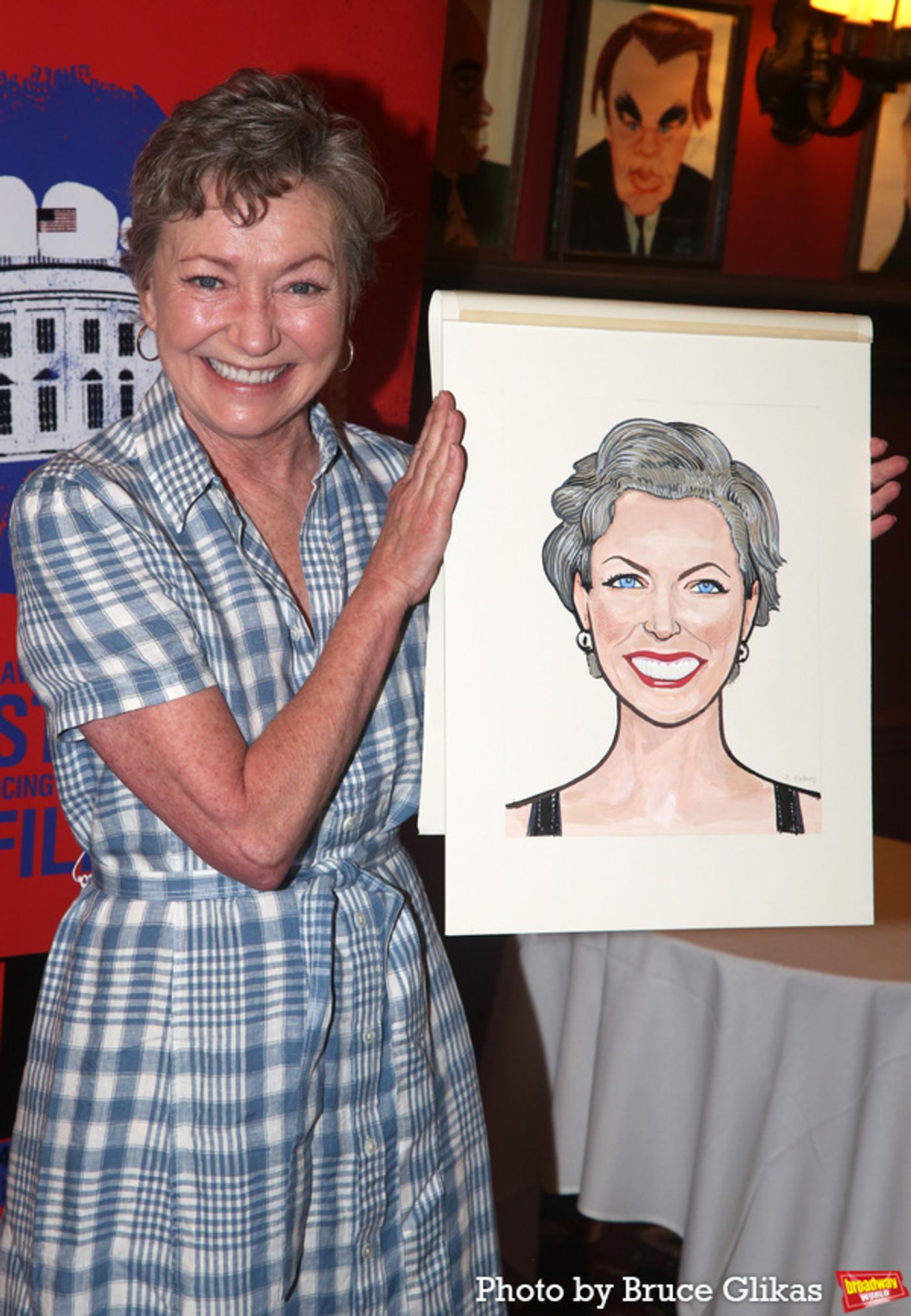 Photos: Julie White Receives Her Portrait at Sardi's  Image