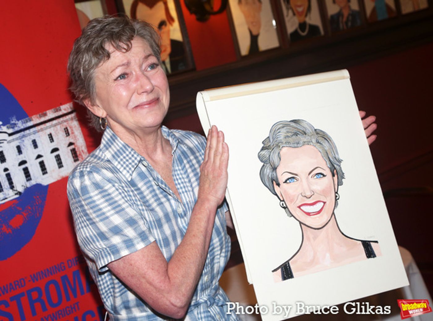 Photos: Julie White Receives Her Portrait at Sardi's  Image