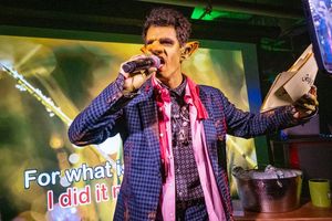 Jay Armstrong Johnson  Photo