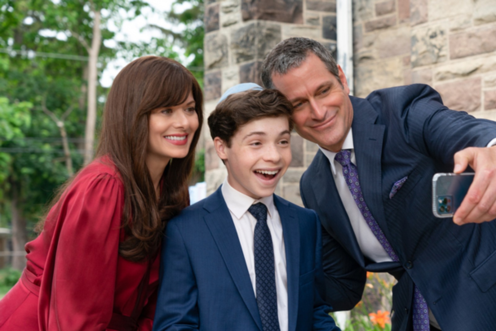 Photos/Video: First Look at Debra Messing & More in 13: THE MUSICAL Film — photo 1 of 2
