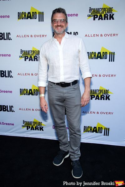 Raul Esparza Photo