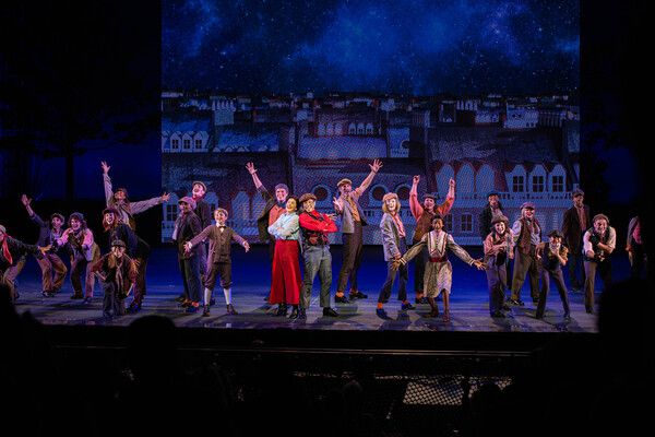 Jeanna de Waal, Corbin Bleu and the company of Mary Poppins Photo