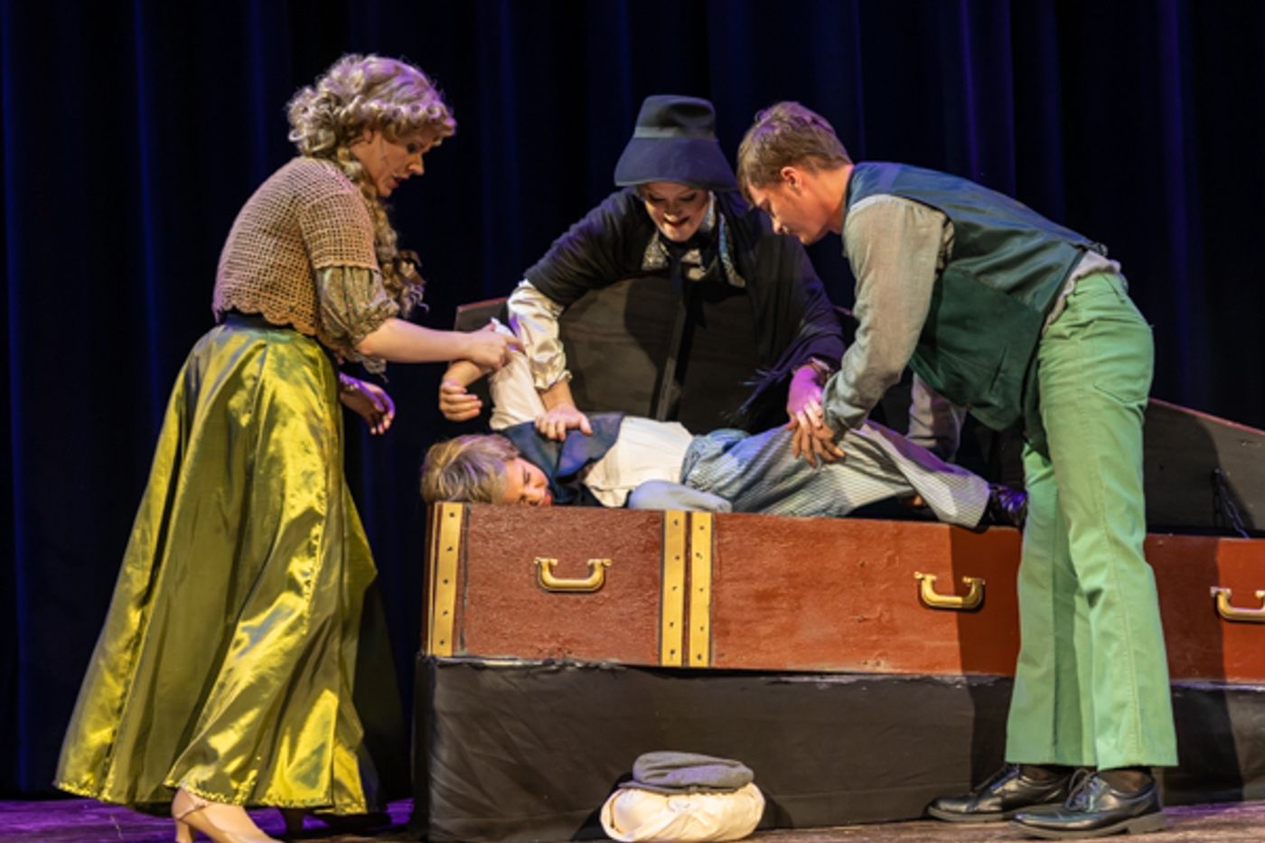 Photos: First look at MTVart's OLIVER!  Image