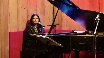 Petra Jarrar singing original song LOVE AGAIN at THE VIOLET HOUR hosted by Mikayla Pe Photo