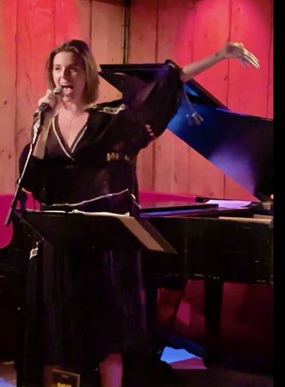 Charissa Hogeland singing KING by Florence and the Machine at THE VIOLET HOUR hosted  Photo