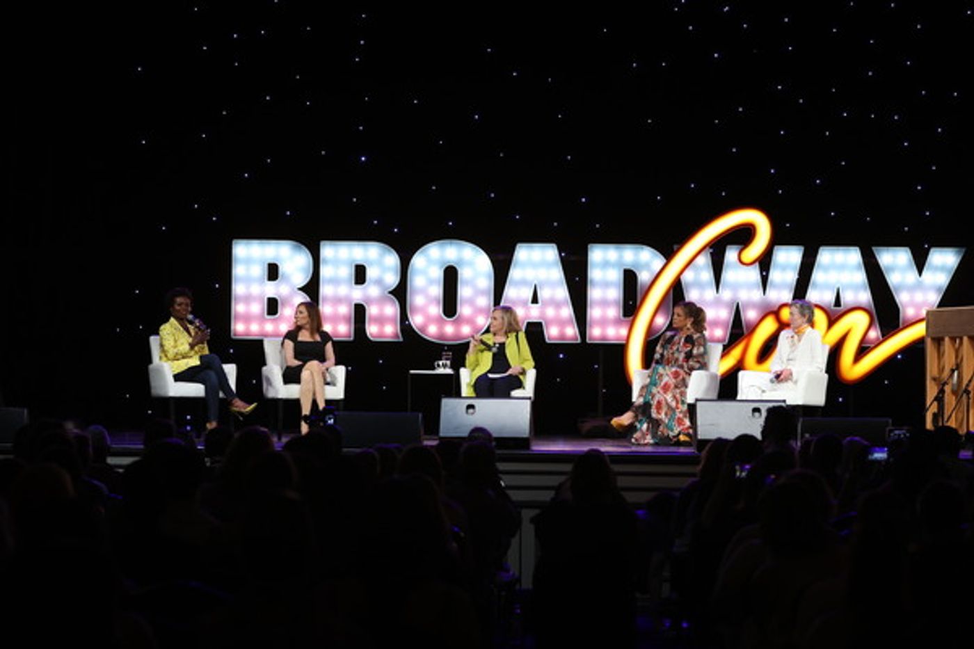 Photos: Hillary Clinton Joins LaChanze, Julie White, Donna Murphy, and Vanessa Williams at BroadwayCon  Image