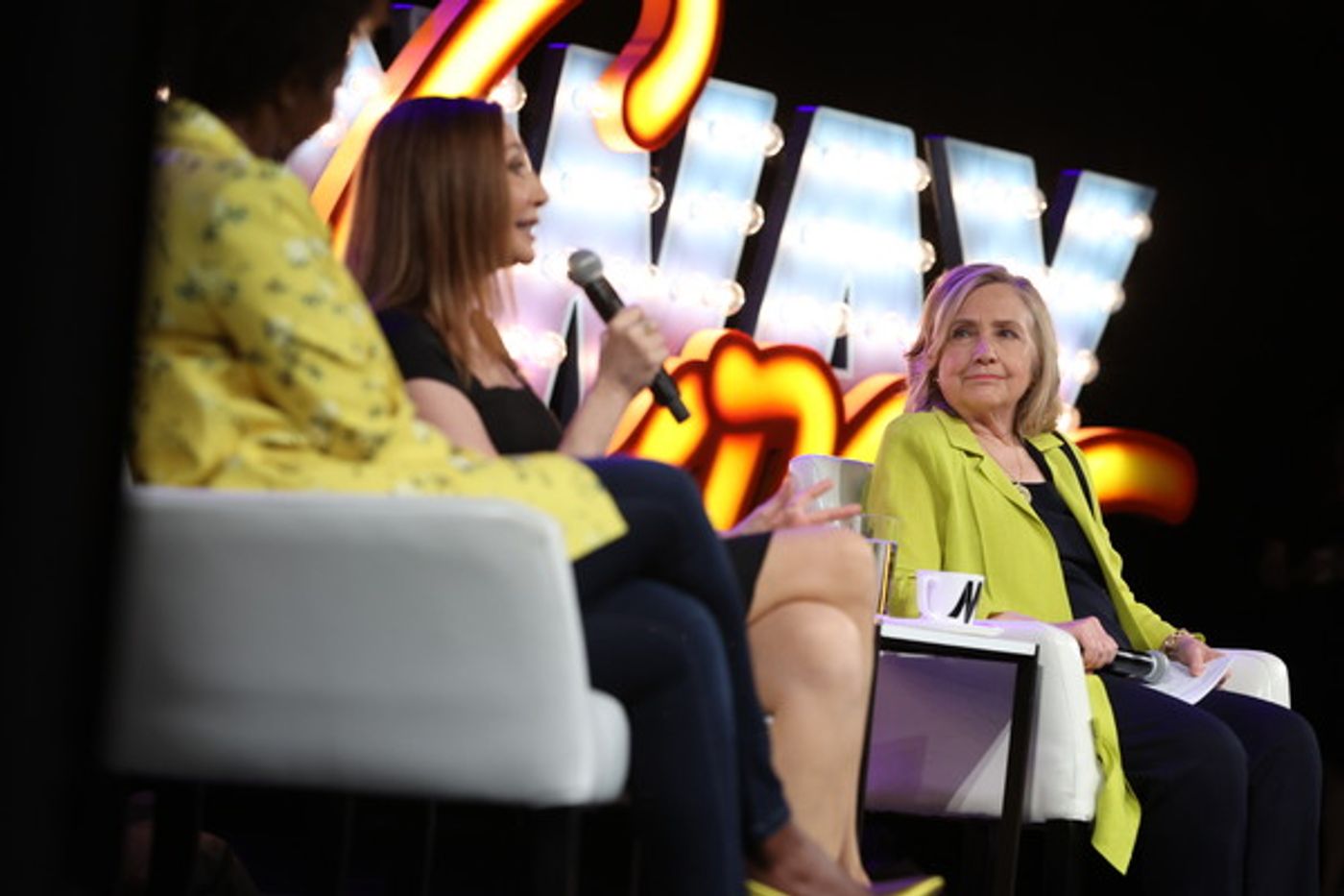 Photos: Hillary Clinton Joins LaChanze, Julie White, Donna Murphy, and Vanessa Williams at BroadwayCon  Image