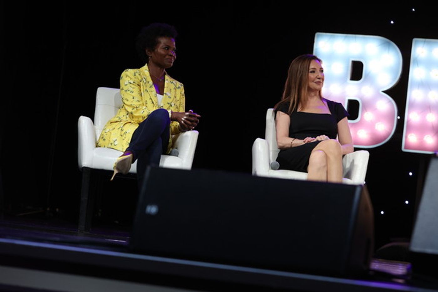 Photos: Hillary Clinton Joins LaChanze, Julie White, Donna Murphy, and Vanessa Williams at BroadwayCon  Image