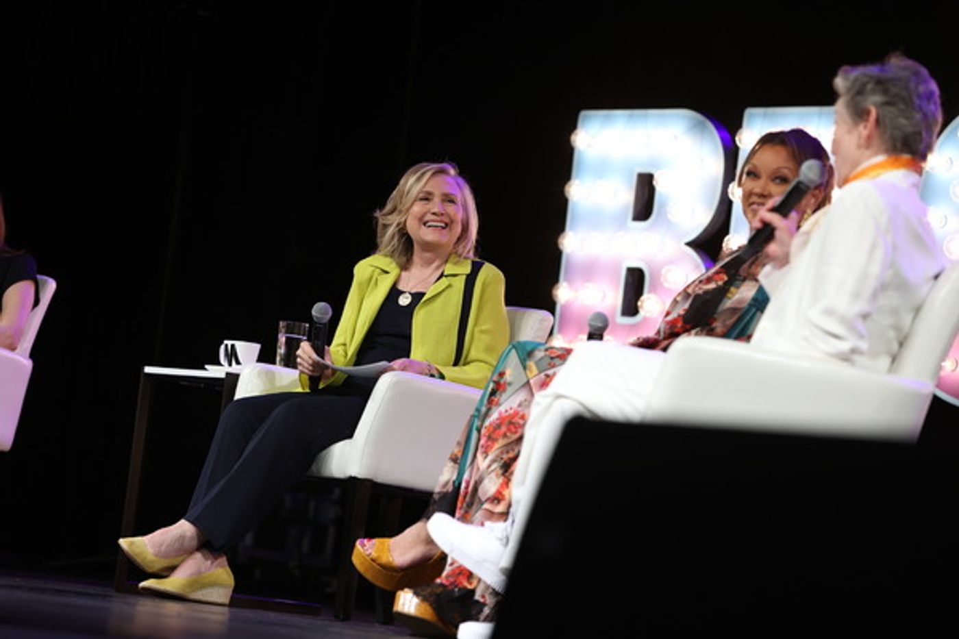 Photos: Hillary Clinton Joins LaChanze, Julie White, Donna Murphy, and Vanessa Williams at BroadwayCon  Image