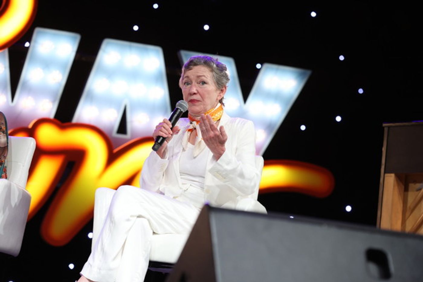 Photos: Hillary Clinton Joins LaChanze, Julie White, Donna Murphy, and Vanessa Williams at BroadwayCon  Image