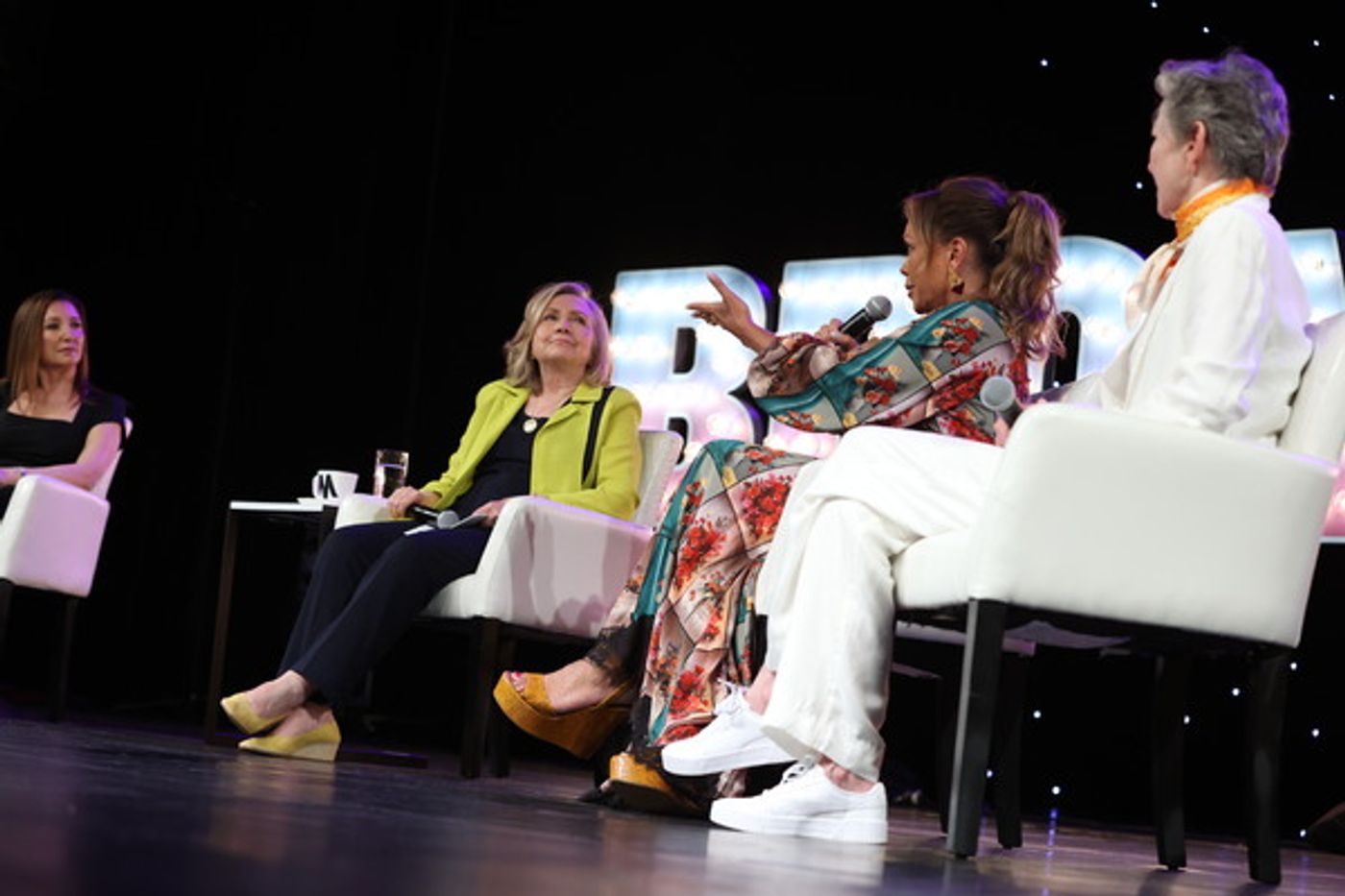 Photos: Hillary Clinton Joins LaChanze, Julie White, Donna Murphy, and Vanessa Williams at BroadwayCon  Image