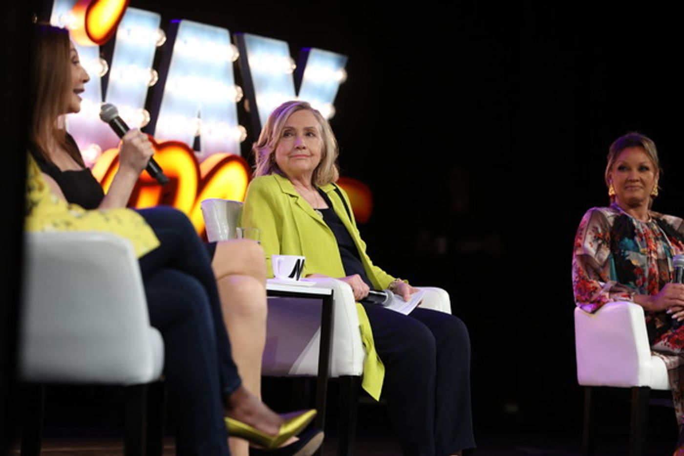 Photos: Hillary Clinton Joins LaChanze, Julie White, Donna Murphy, and Vanessa Williams at BroadwayCon  Image
