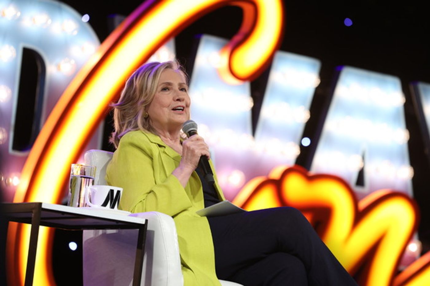 Photos: Hillary Clinton Joins LaChanze, Julie White, Donna Murphy, and Vanessa Williams at BroadwayCon  Image