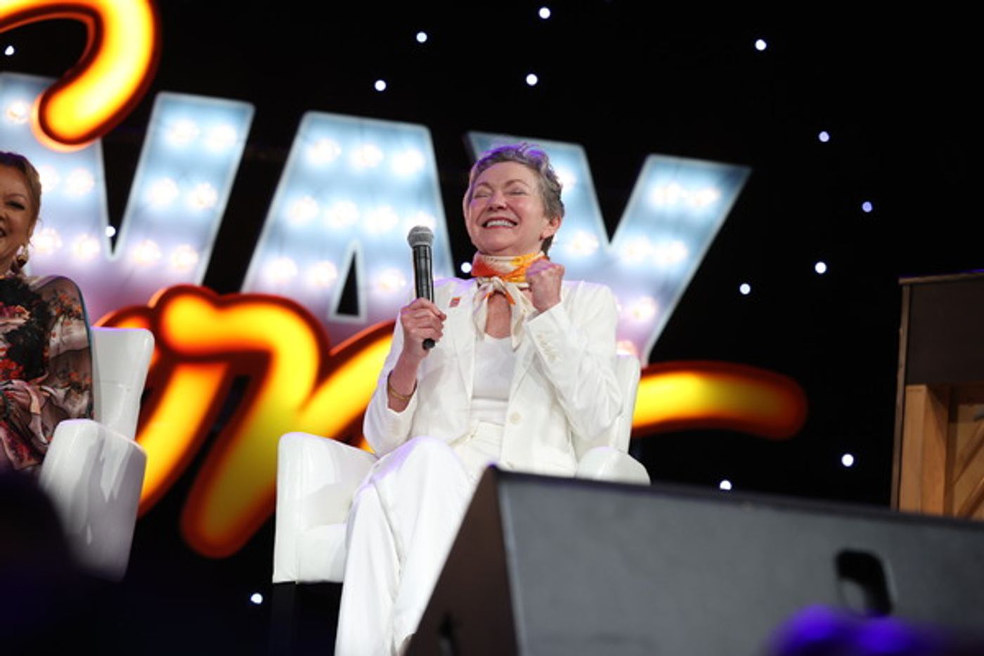 Photos: Hillary Clinton Joins LaChanze, Julie White, Donna Murphy, and Vanessa Williams at BroadwayCon  Image