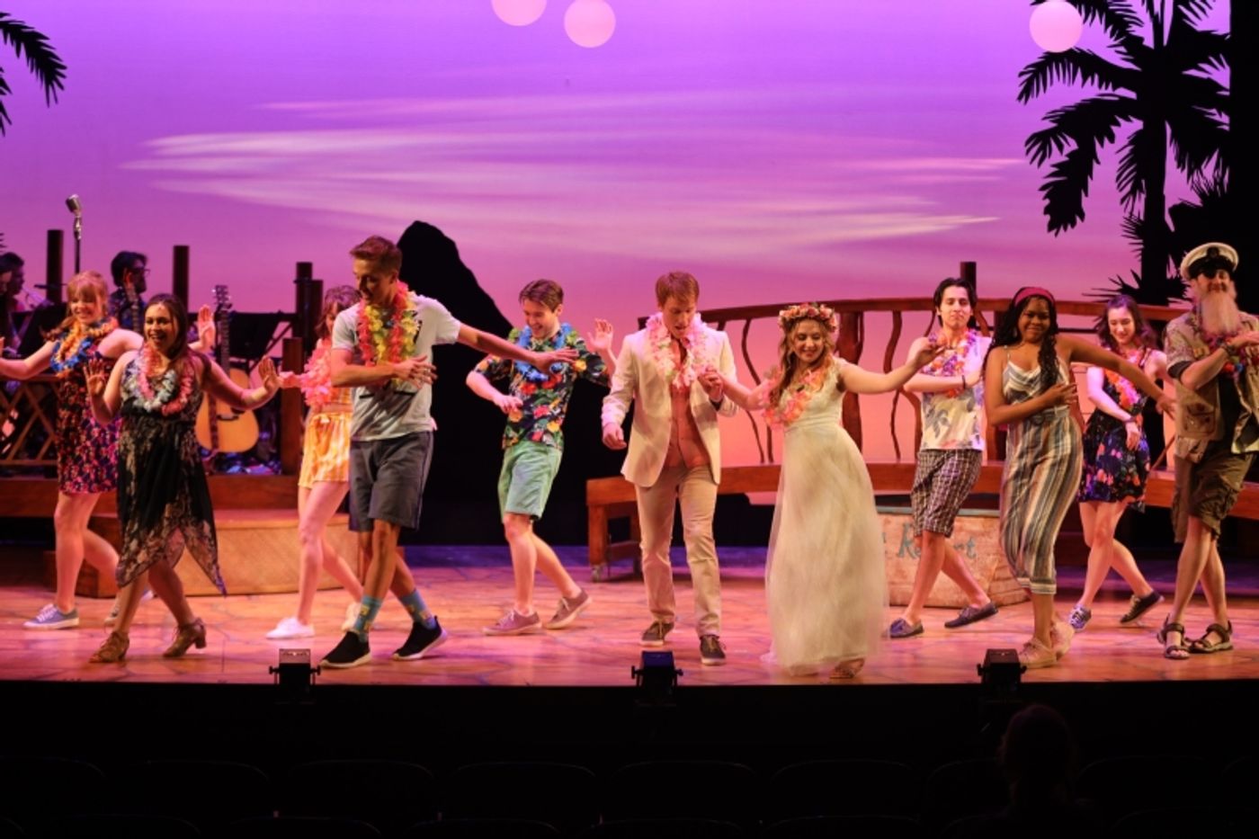 Review: ESCAPE TO MARGARITAVILLE  at Old Log Theatre  Image