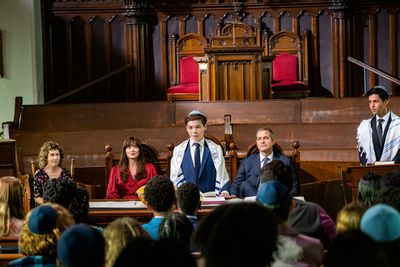 Rhea Perlman as Ruth, Debra Messing as Jessica, Eli Golden as Evan, Peter Hermann as  Photo